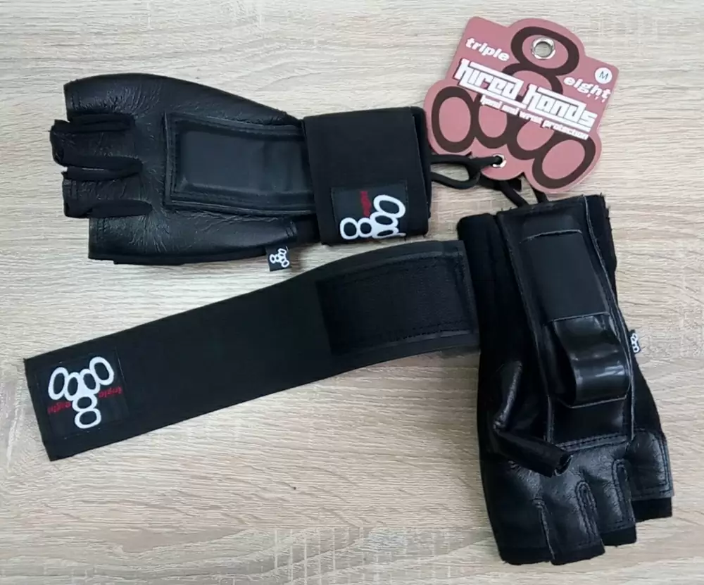 Зовнішній вигляд захисних рукавичок Triple8 Hired Hands для катання на роликах — <Фото №2>